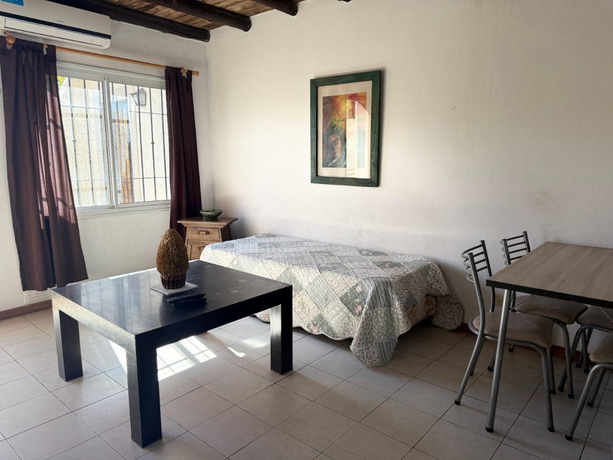 Foto de Departamento dos ambientes en alquiler Barrio Bombal., imagen 2