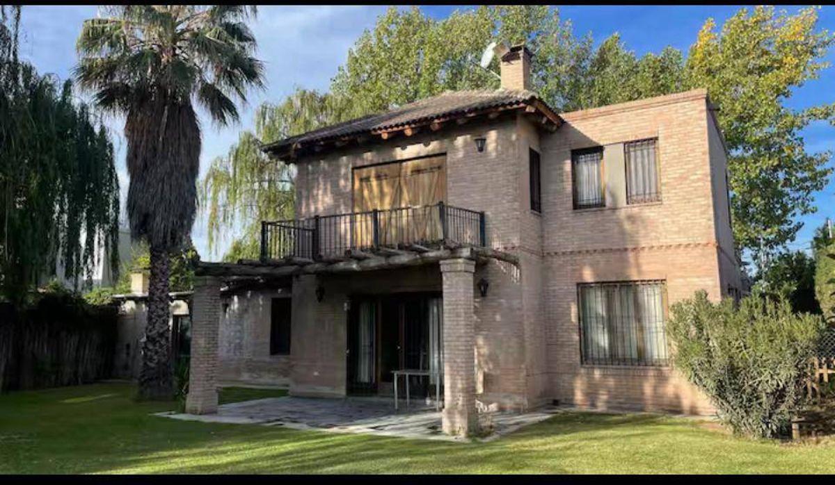 Foto de Casa en Alquiler en Vistalba , 4 habitaciones | 3000 m de Parque, imagen 1