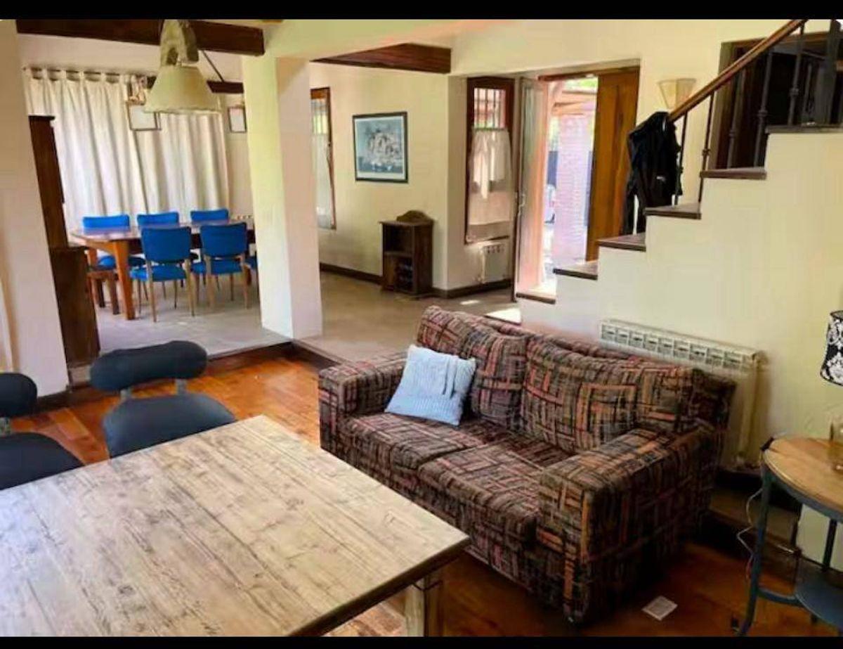 Foto de Casa en Alquiler en Vistalba , 4 habitaciones | 3000 m de Parque, imagen 2