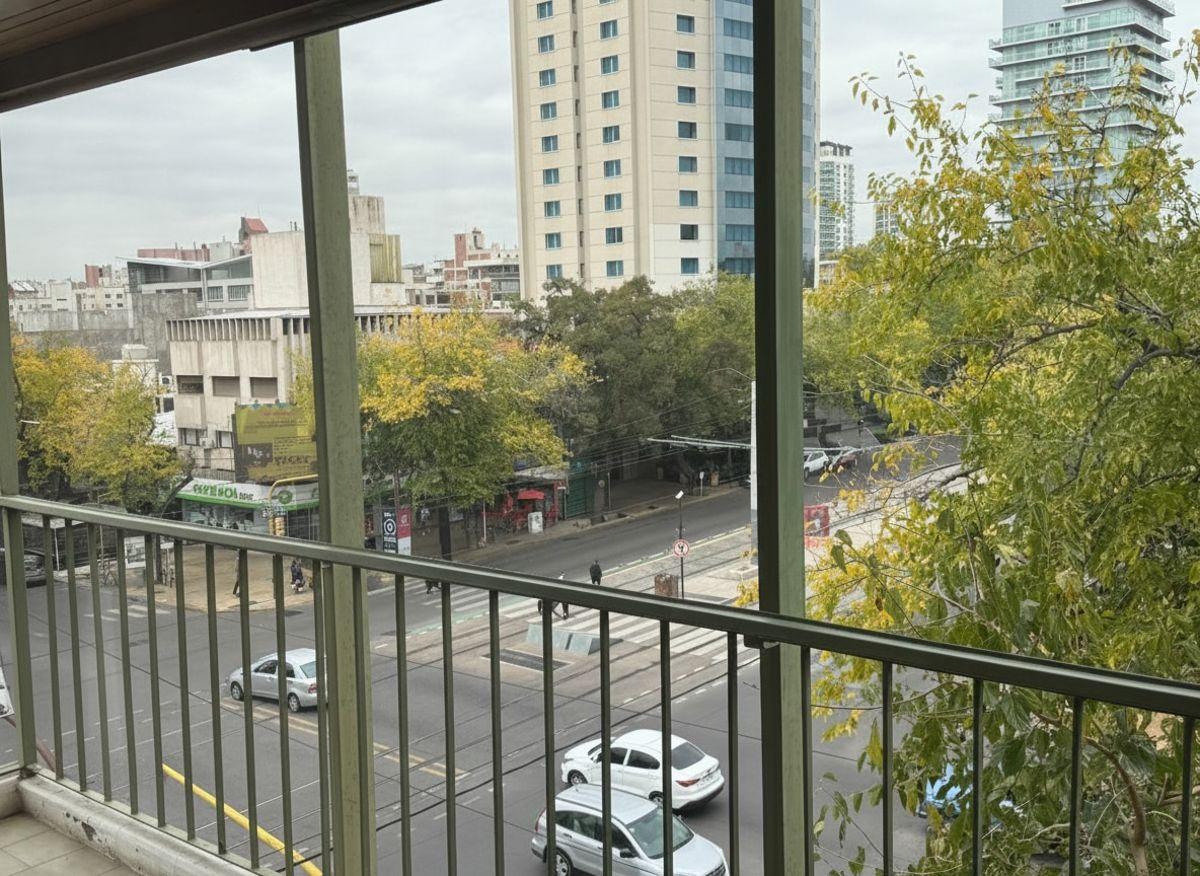 Foto de Departamento 4 dormitorios con cochera en Av. Emilio Civit — Ciudad de, imagen 1