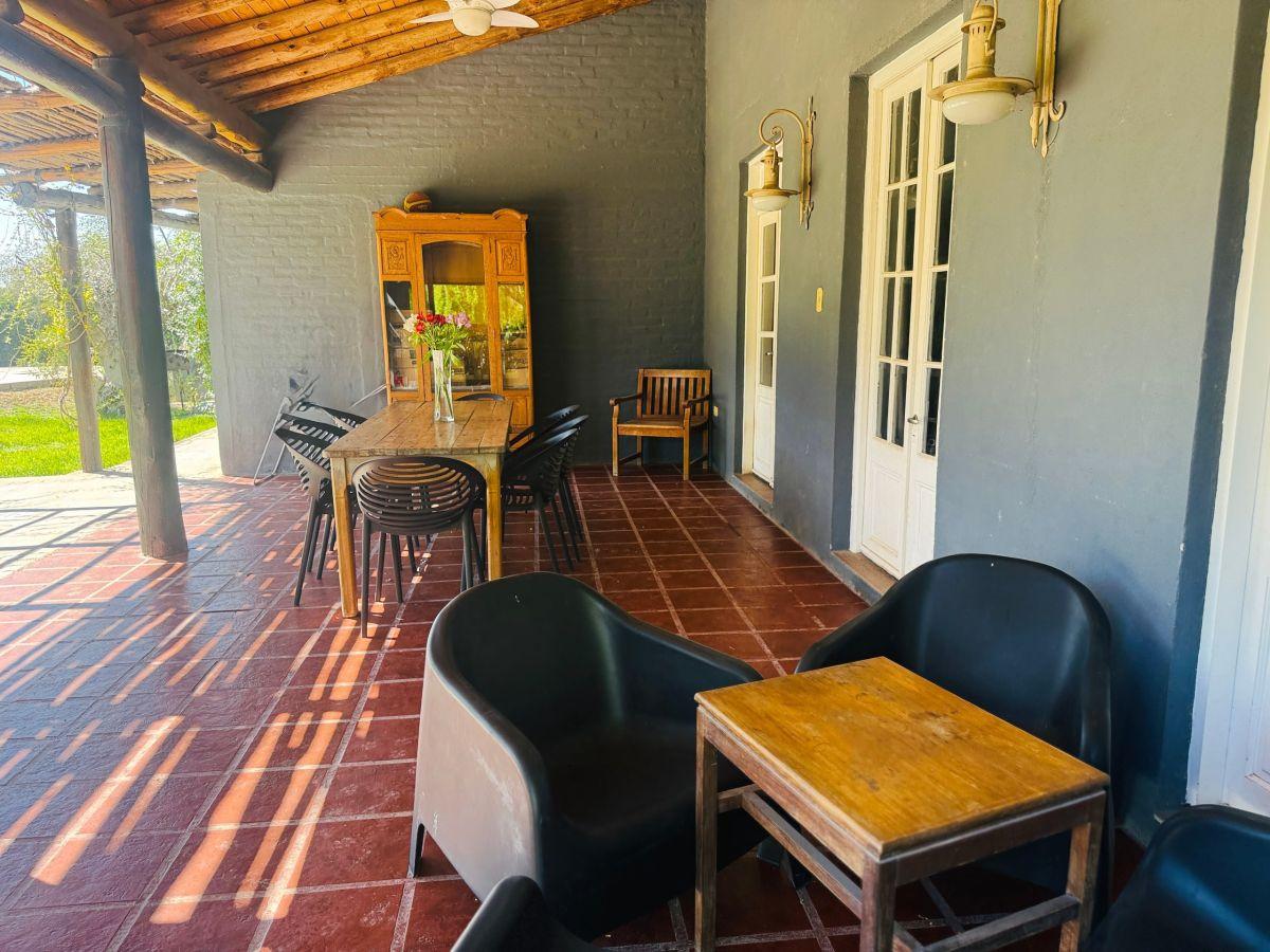Foto de Casa con Pileta y 2.070 m² de Terreno en Corralitos, imagen 2