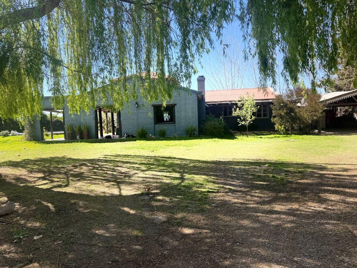 Foto de Casa con Pileta y 2.070 m² de Terreno en Corralitos, imagen 1