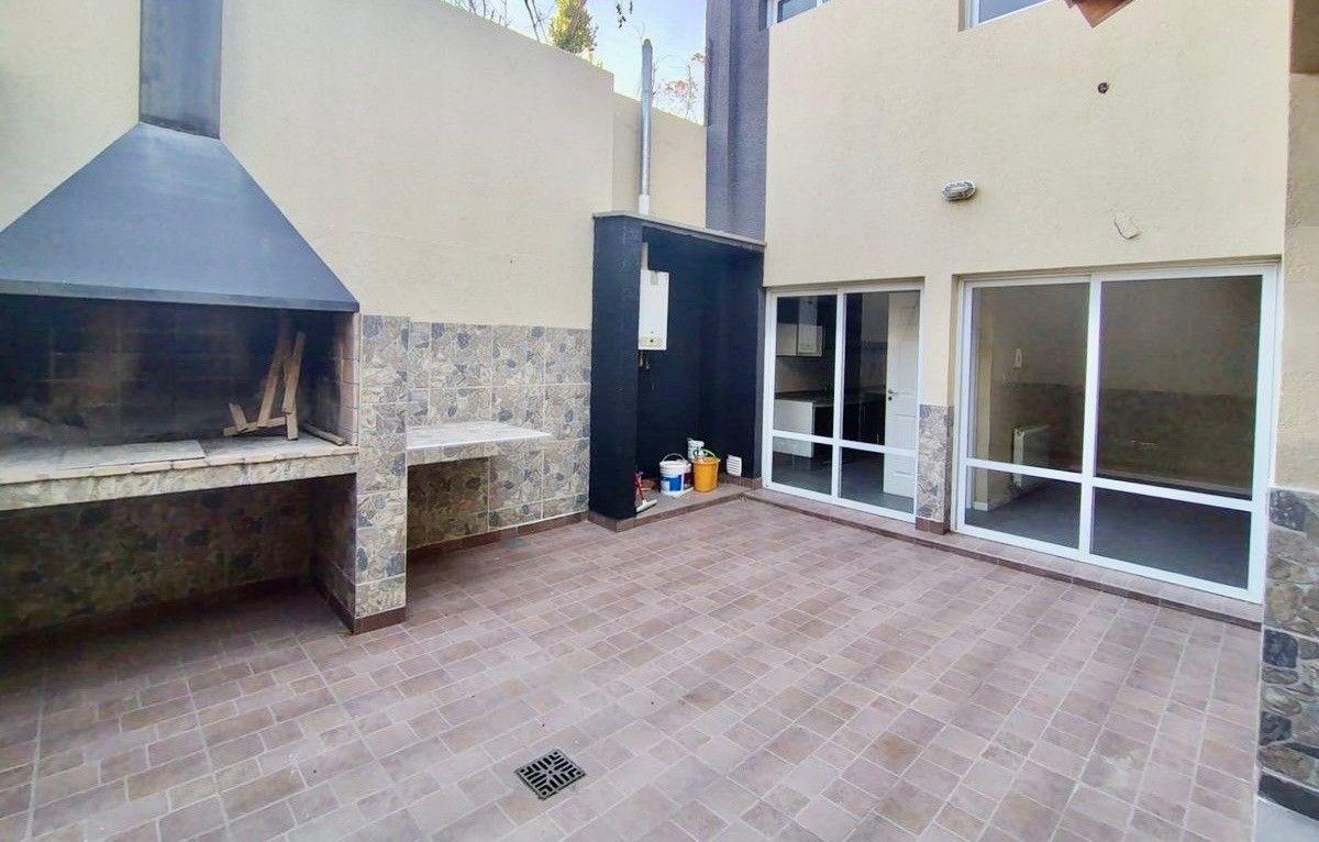 Foto de Dúplex en venta en Godoy Cruz, apto crédito, 2 dormitorios y cochera, imagen 2