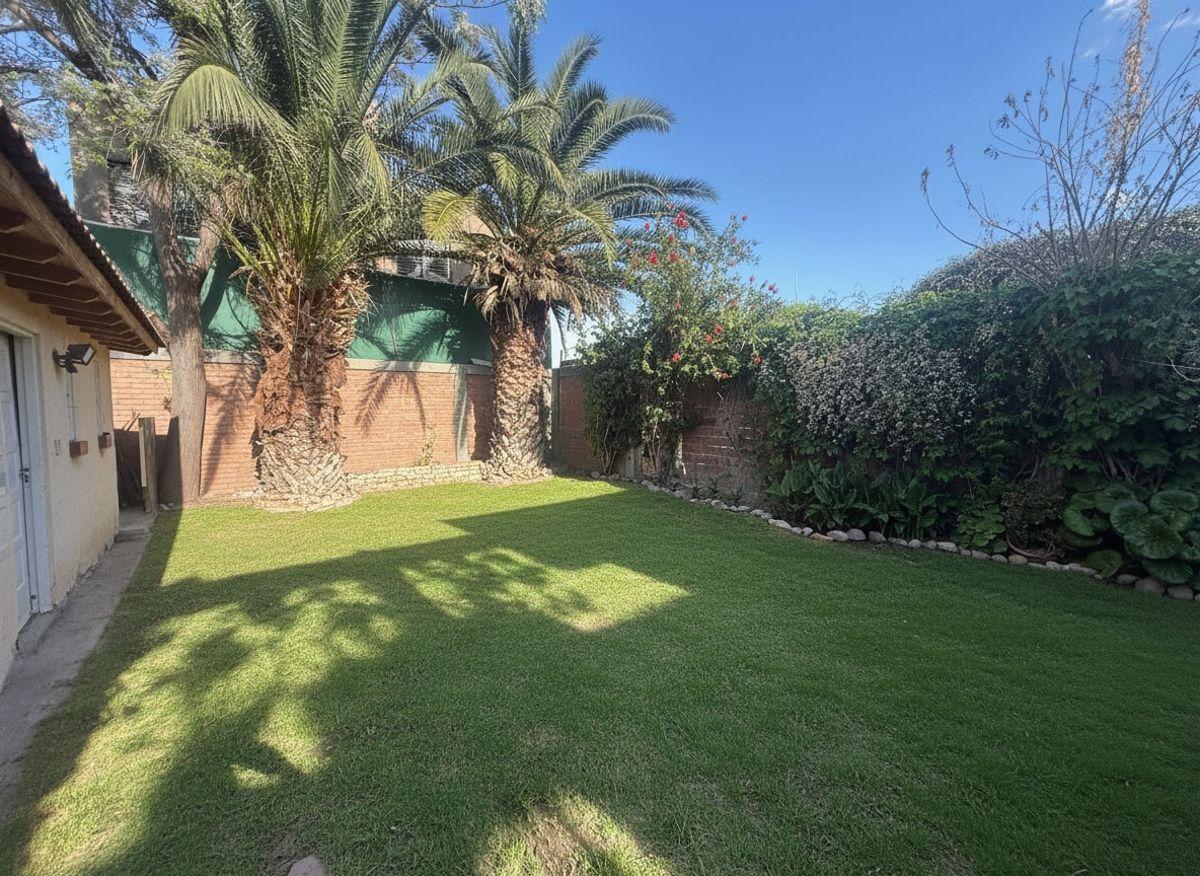 Foto de Casa 4 dormitorios · Lote 409 m² · Sexta Sección, imagen 3