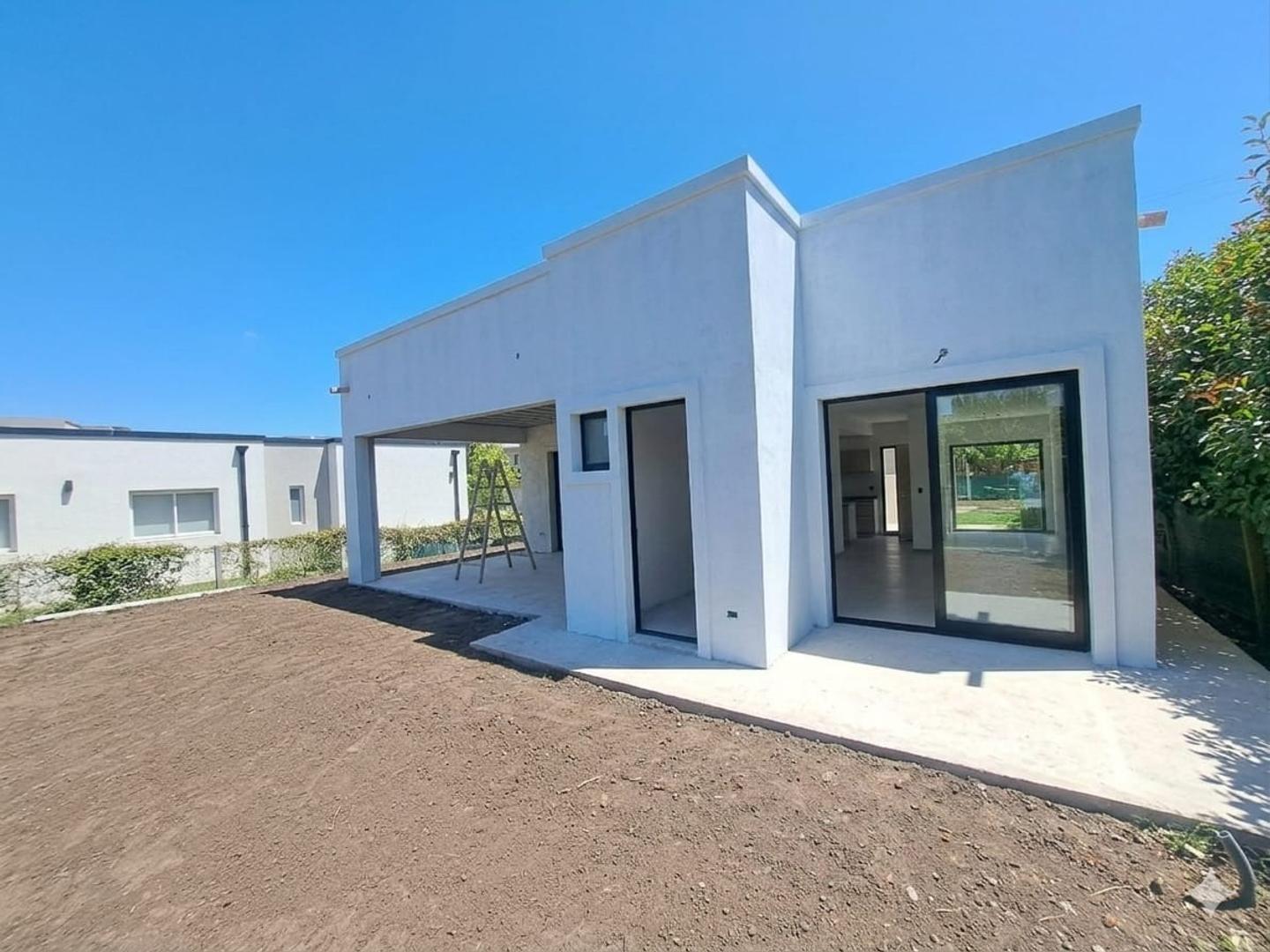 VENTA CASA 4 AMBIENTES SANTA ELENA PILAR DEL ESTE