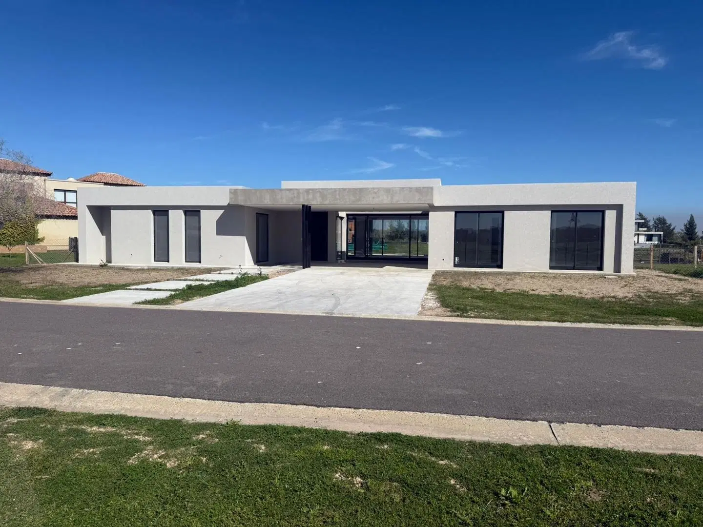VENTA DE CASA AL RIO 259m2 EN NAUDIR 3
