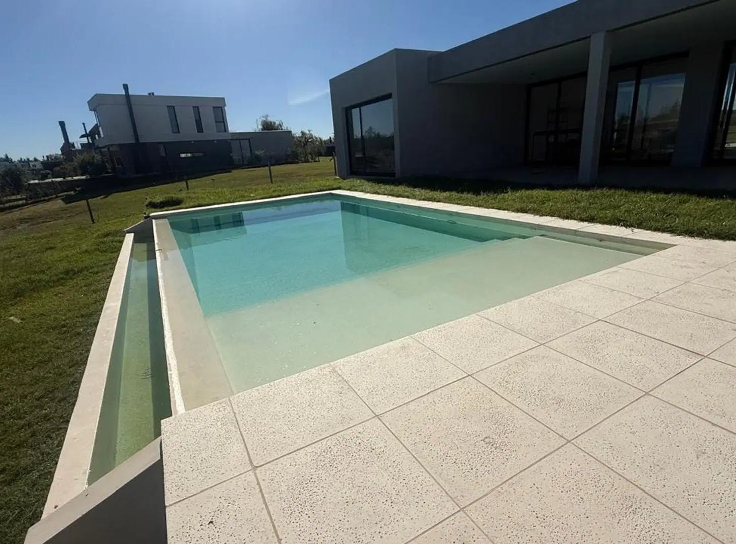 VENTA DE CASA AL RIO 259m2 EN NAUDIR 2