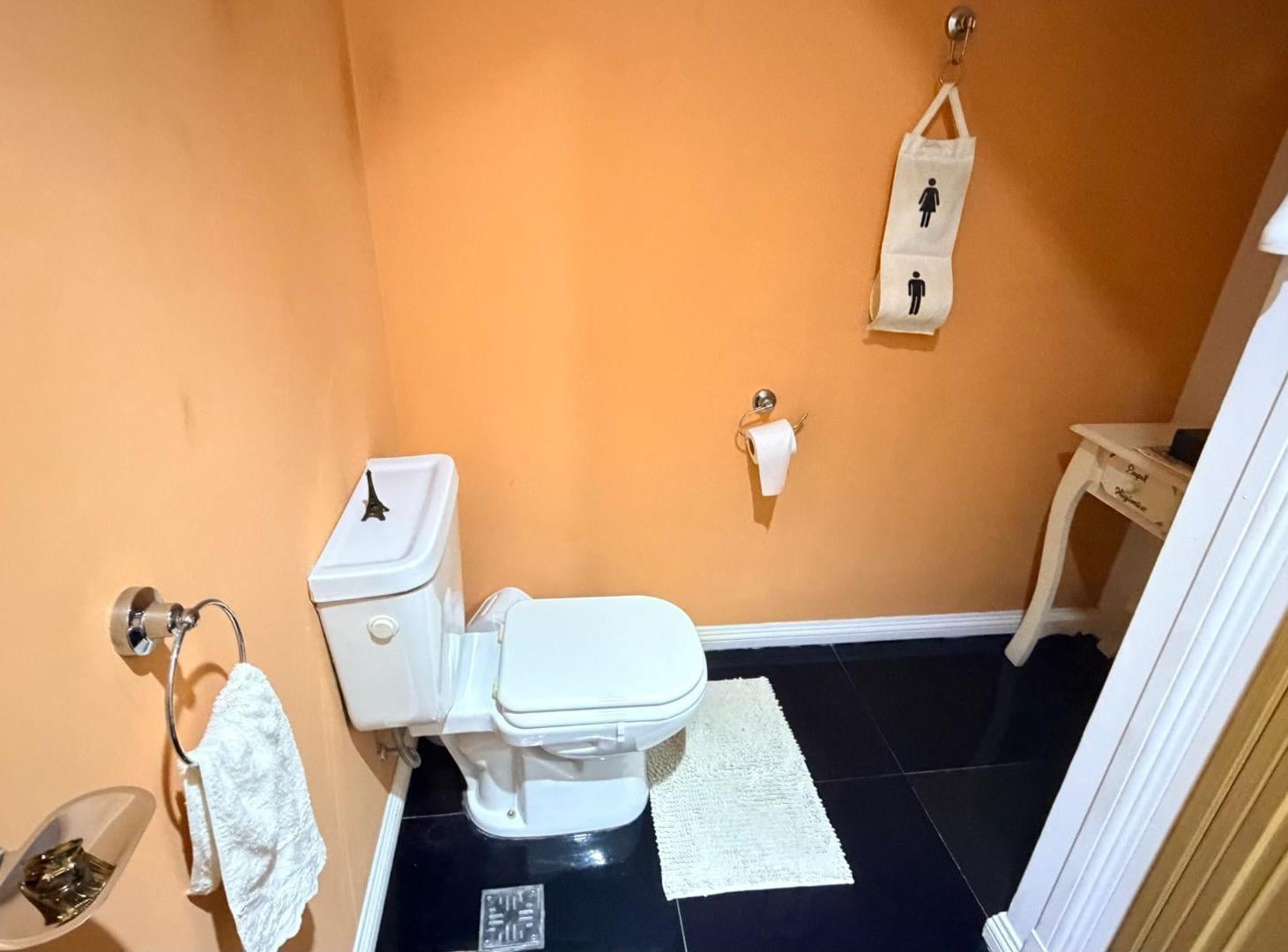 Foto de Venta casa 7 ambientes en La Agustina, imagen 2