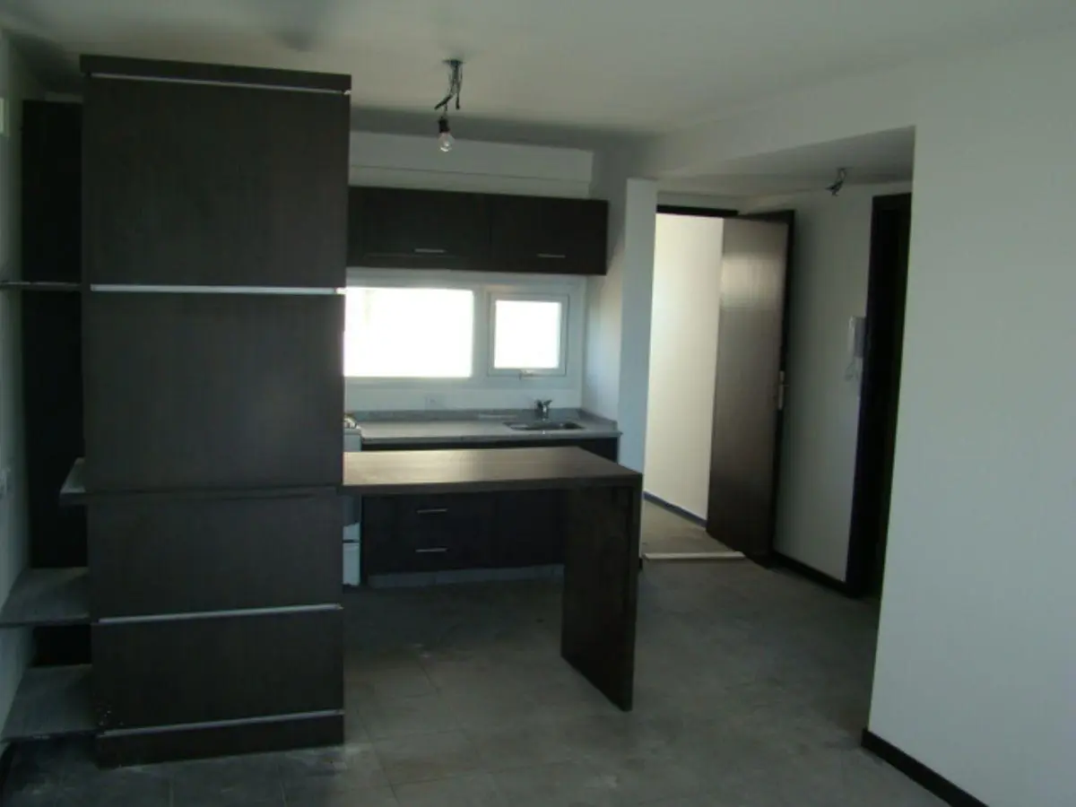 Alquiler, dpto 2 amb. (Rivadavia 3700) 4