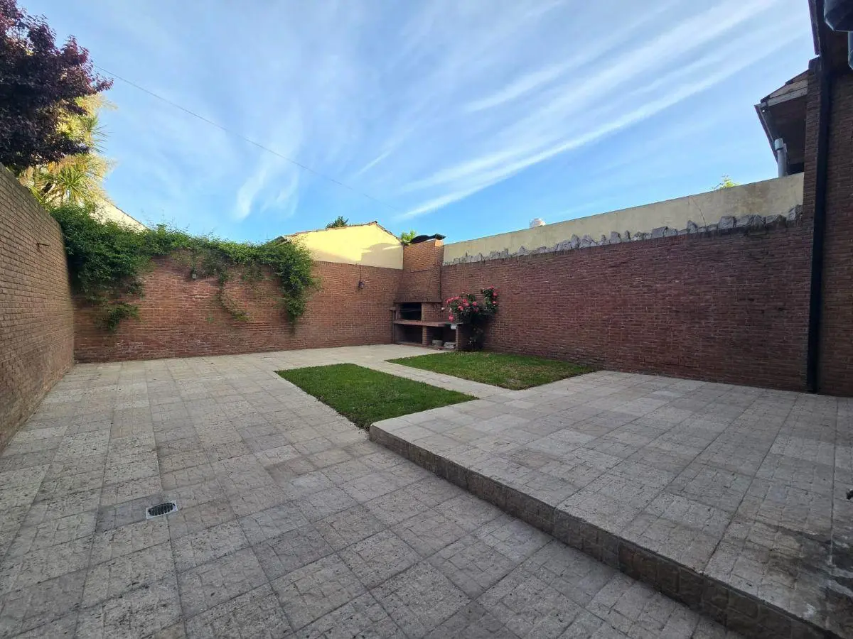Chalet 5 amb. Barrio San Carlos 4