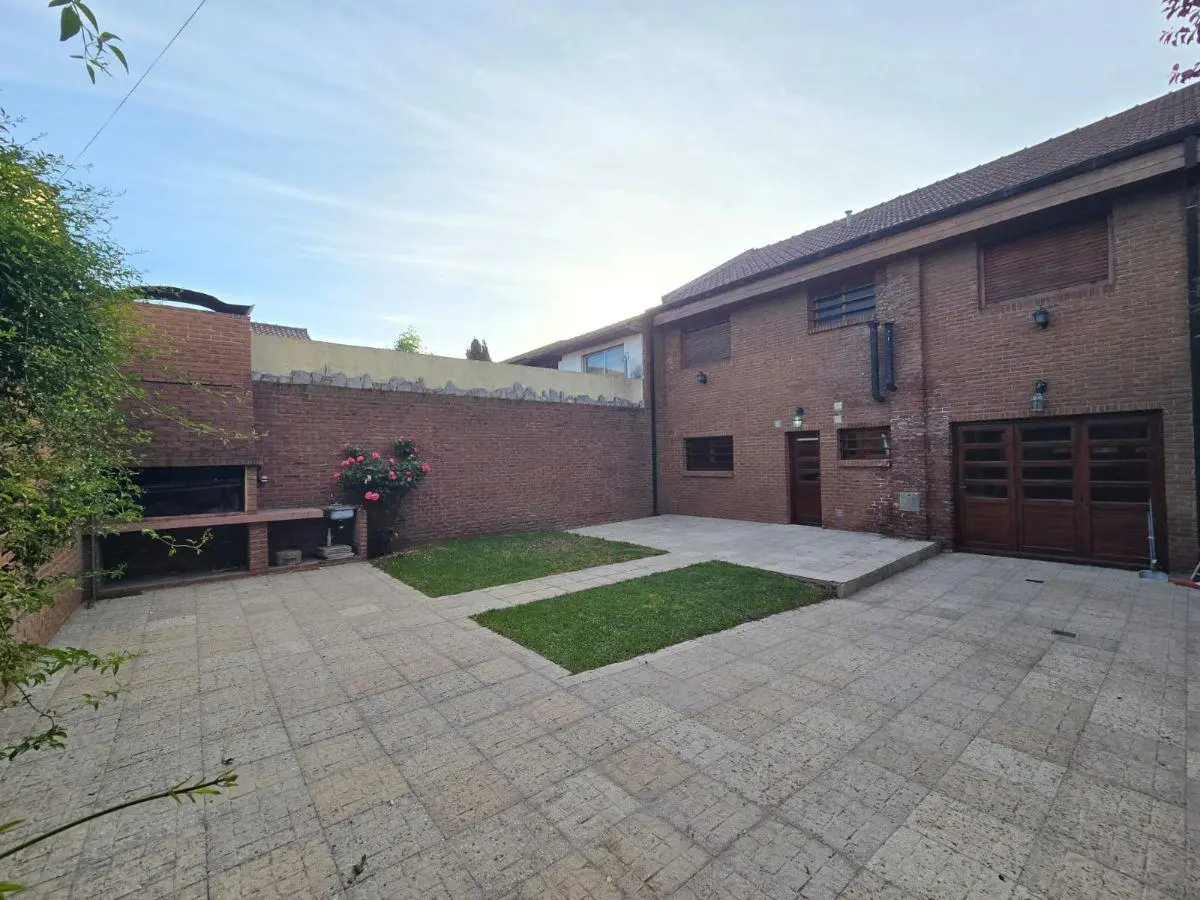 Chalet 5 amb. Barrio San Carlos 5