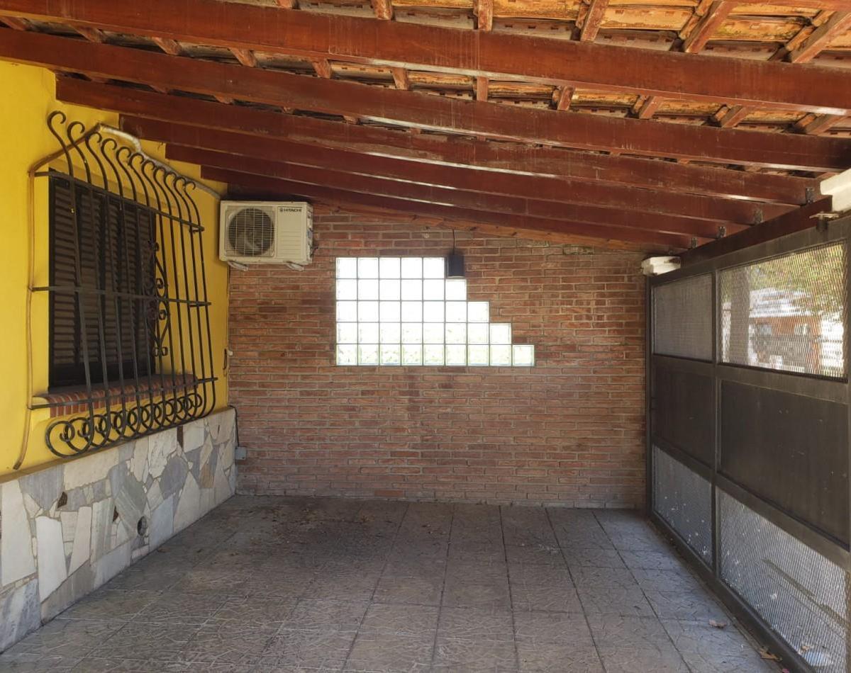 Venta de Casa en Zona Centro de Villa Gobernador Galvez 1