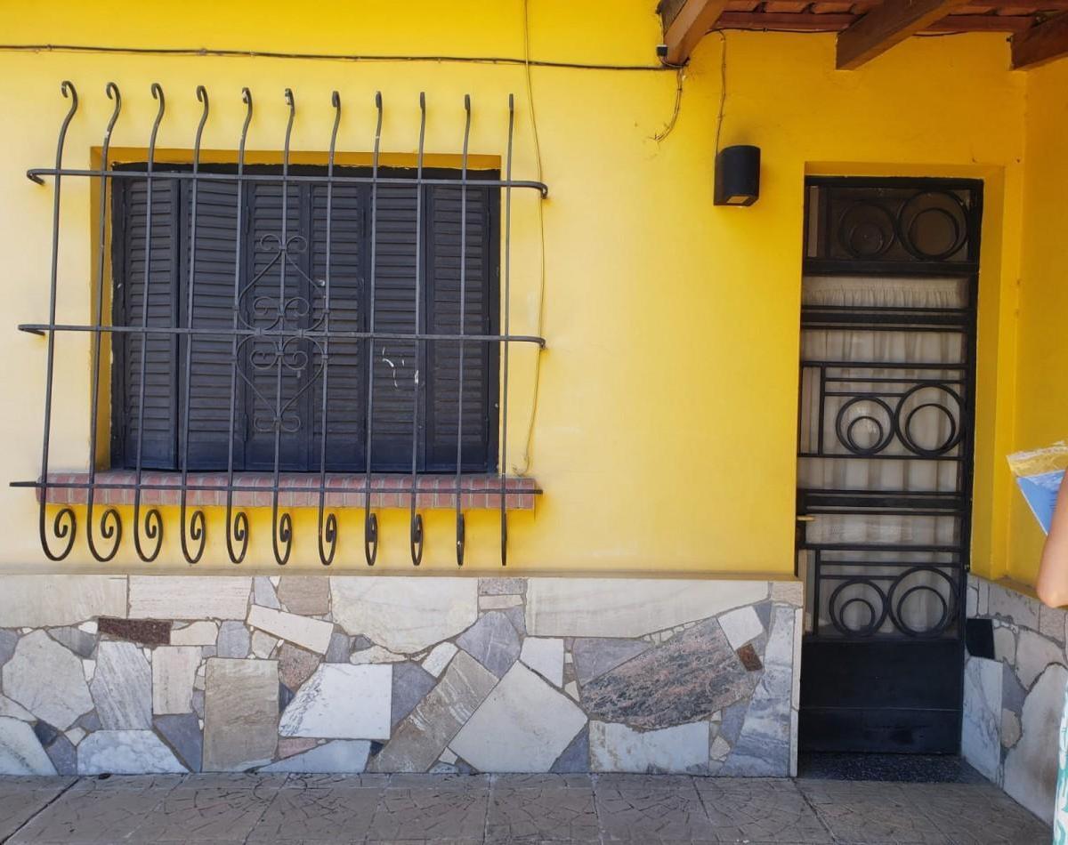 Venta de Casa en Zona Centro de Villa Gobernador Galvez 2