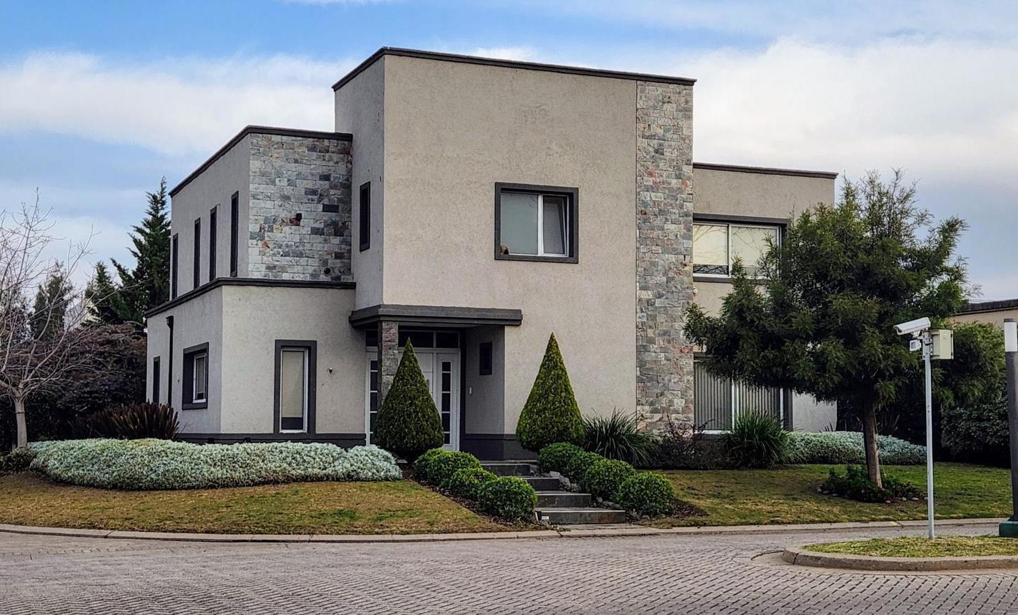 Venta Casa Aguadas - Funes Barrio Cerrado