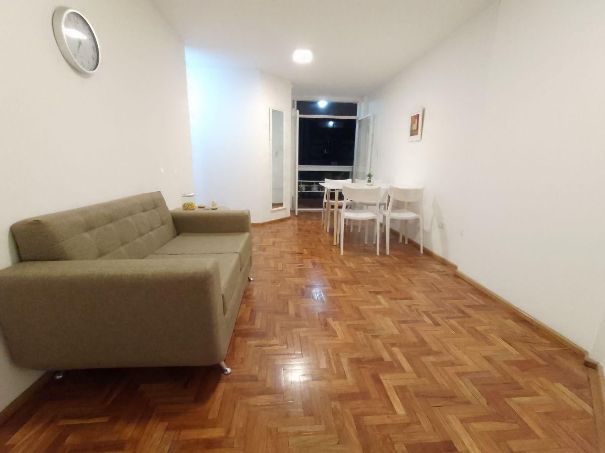 Dpto. 1 Dorm. balcón piso alto Excelente Ubicación