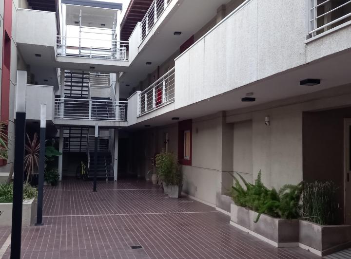 DUEÑO ALQUILA DEPARTAMENTO DE 2 DORMITORIOS IMPECABLE EN PLANTA BAJA. 4