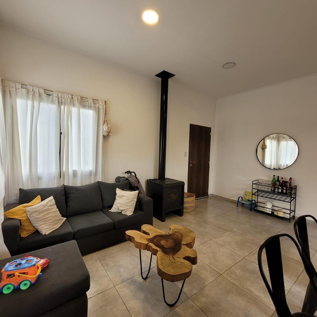 Casa con Pileta en Distrito 25. 1