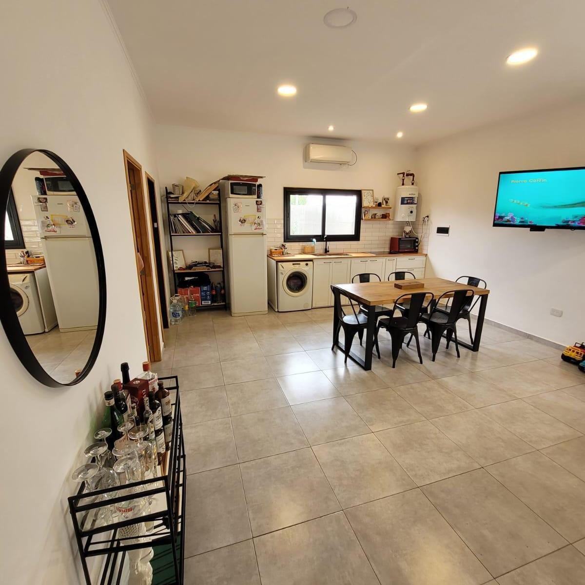 Casa con Pileta en Distrito 25. 2