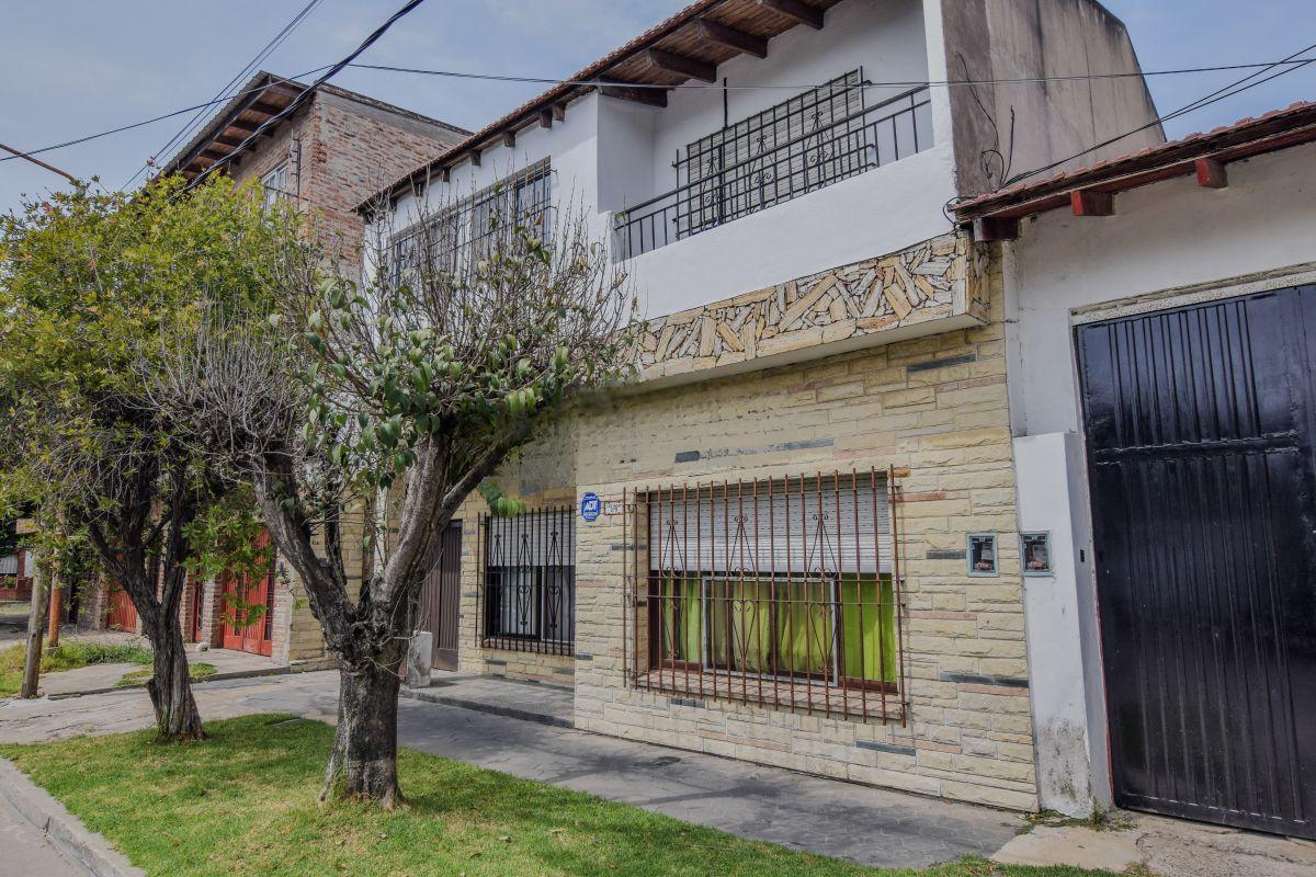 Casa en venta 5 ambientes en Villa Luzuriaga!