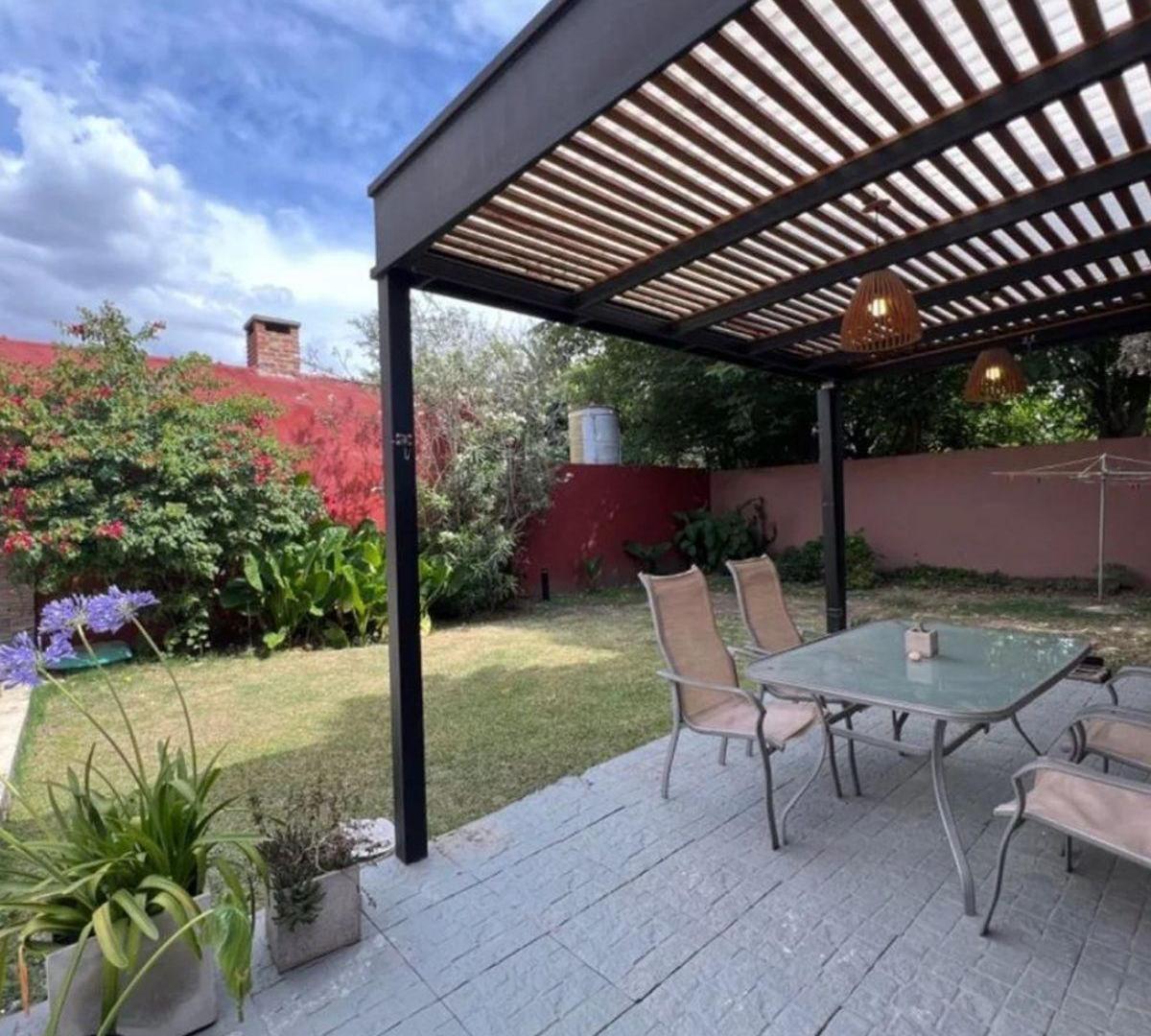 Casa en venta de 4 ambientes en Ituzaingo Norte