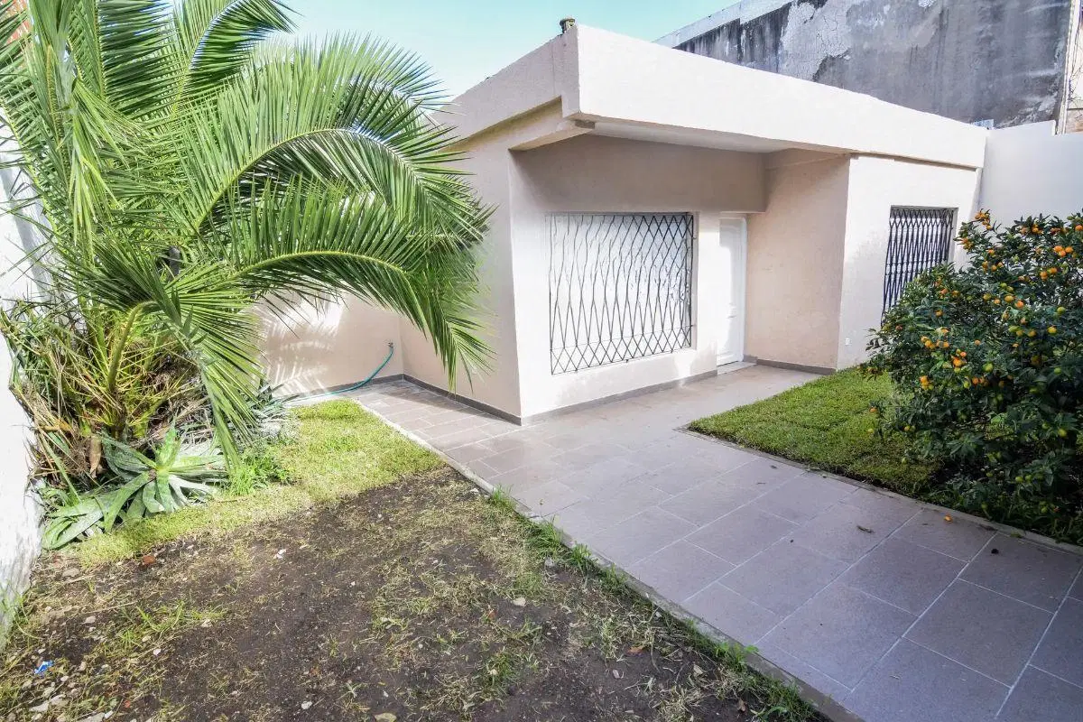 IMPECABLE CASA RECICLADA A NUEVO EN EL CORAZÓN DE CASTELAR NORTE 4