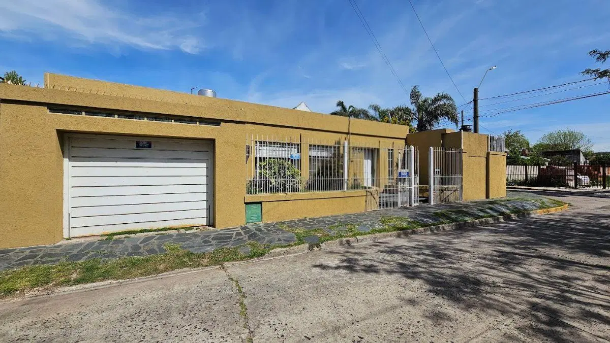 Casa 4 ambientes con pileta en Ituzaingo Norte 3