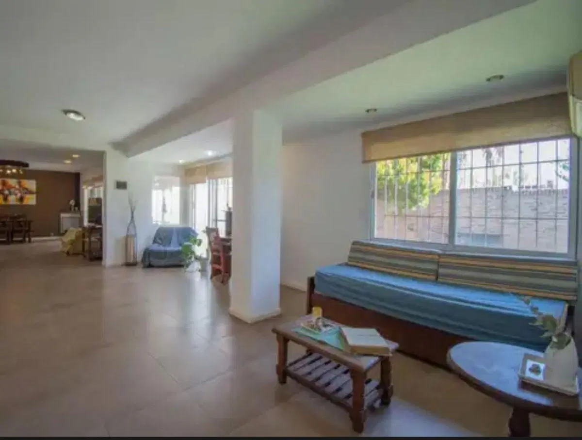 Casa 4 ambientes con pileta en Ituzaingo Norte 8