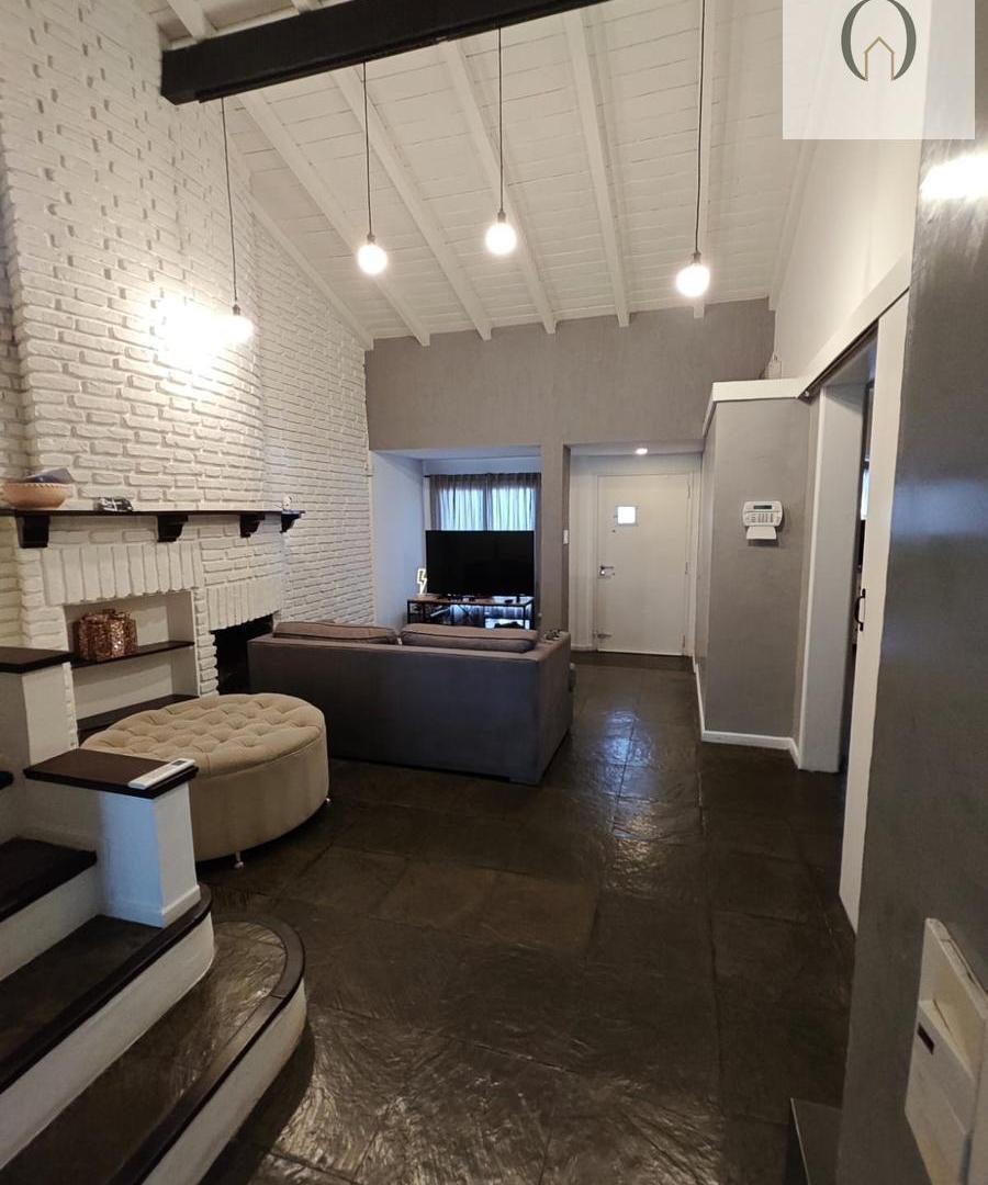 Foto de Casa en venta de 4 ambientes en Castelar Sur, imagen 2