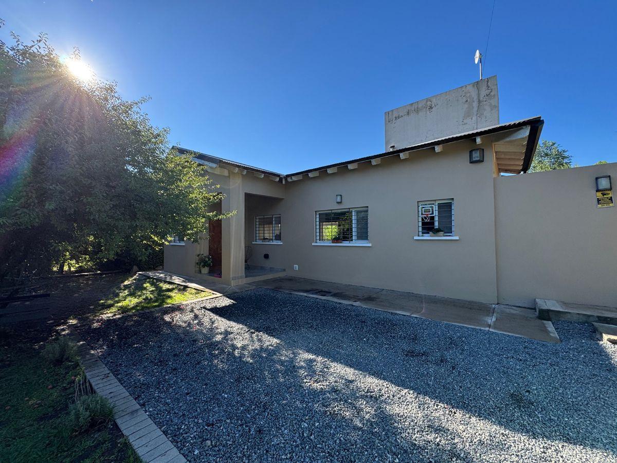 Casa impecable 3 dormitorios con gas natural bien ubicada