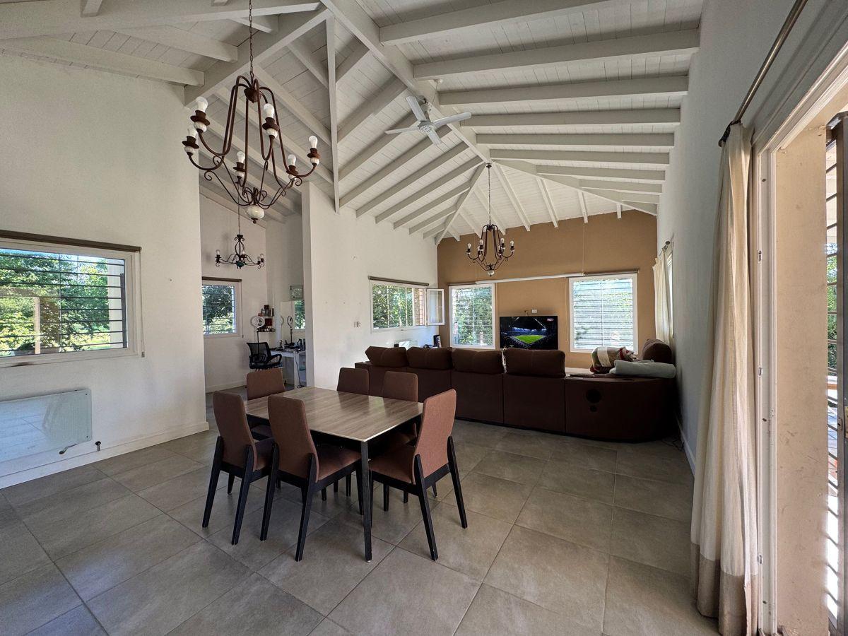 Foto de Casa impecable 3 dormitorios con gas natural bien ubicada, imagen 4