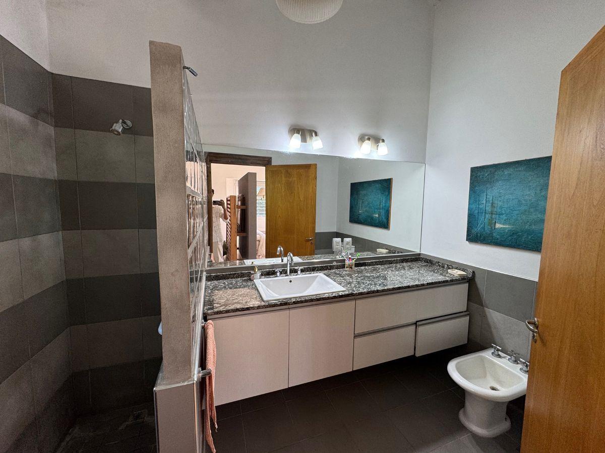 Foto de Casa impecable 3 dormitorios con gas natural bien ubicada, imagen 5