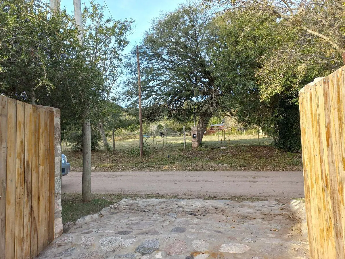 Casa Remodelada en Barrio La costa. Gas Natural. Pileta 5