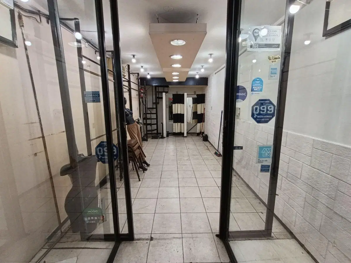 Local Sobre Avenida Comercial 1