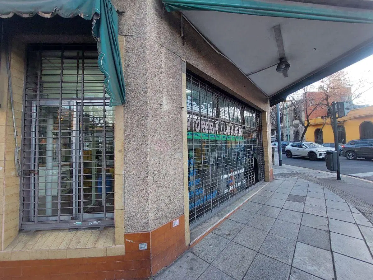 LOCAL EN ESQUINA EN ALQUILER SIN EXPENSAS, CON GARAGE 2