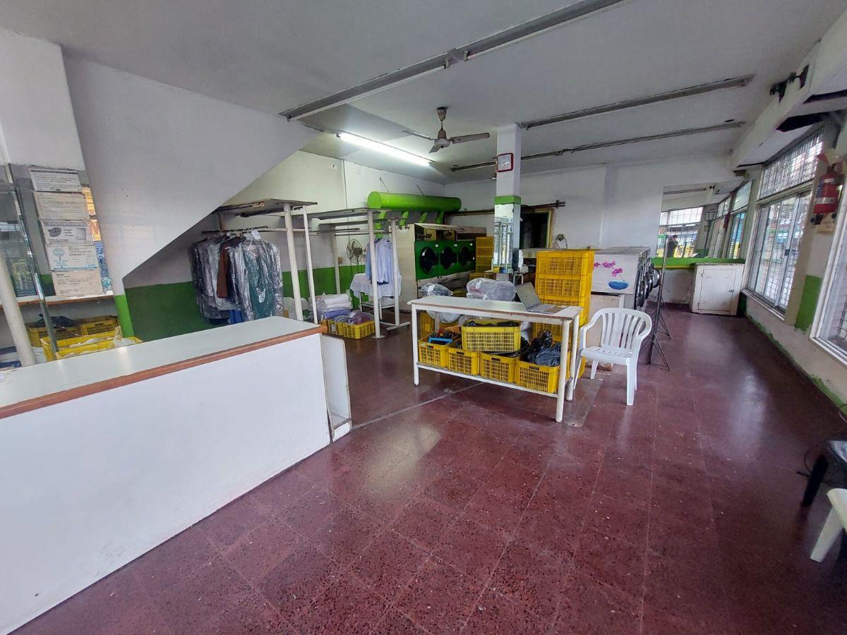 Foto de LOCAL EN ESQUINA EN ALQUILER - SIN EXPENSAS, CON GARAGE - CON O SIN, imagen 1