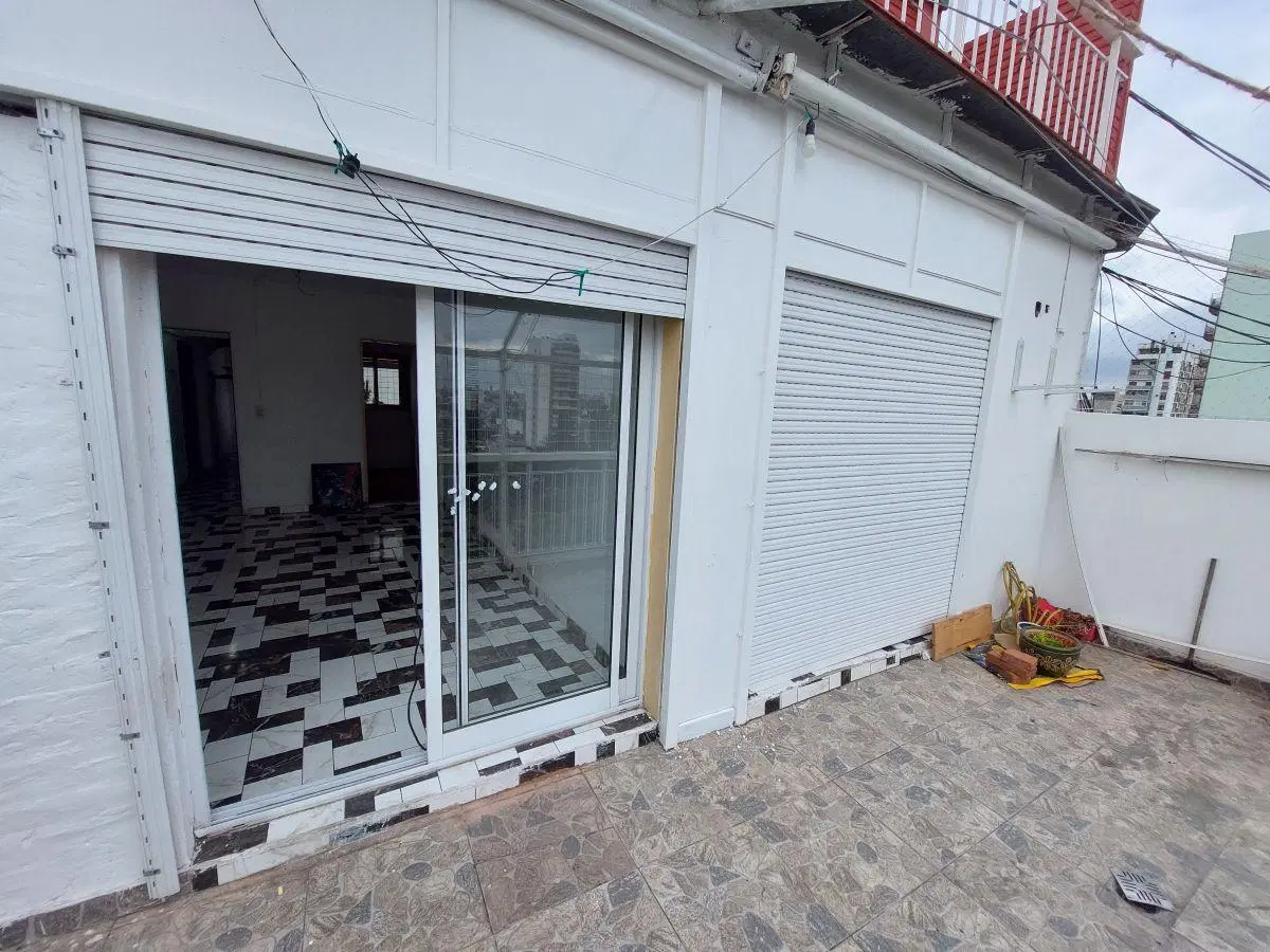 Dpto 4 Ambientes con dependencia y Balcón al frente en piso 8! 3