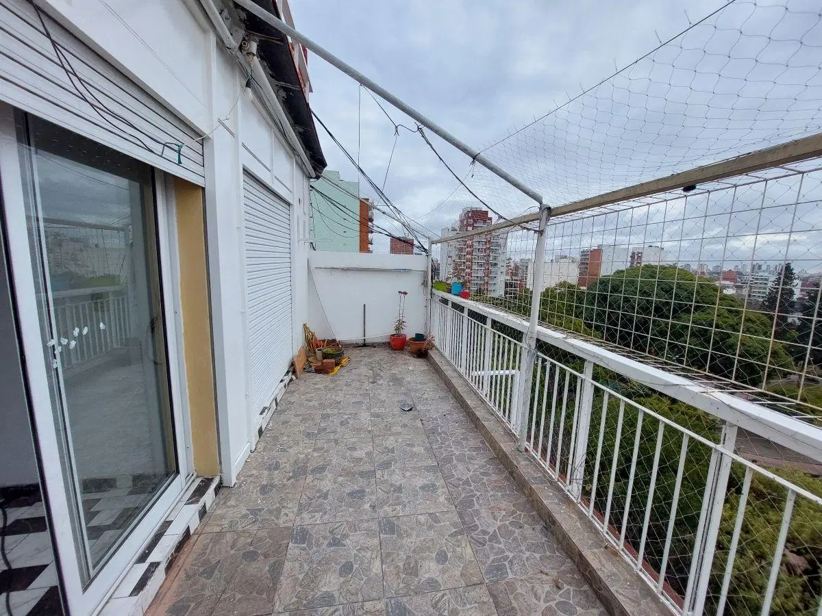 Dpto 4 Ambientes con dependencia y Balcón al frente en piso 8! 8