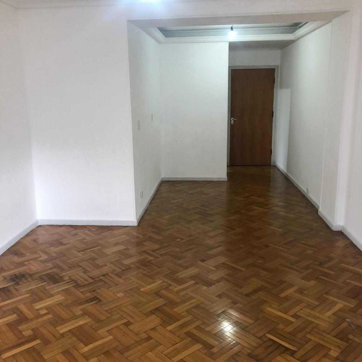 Excelente Cuatro Ambientes con Balcón, Baño y Toilette. Al Frente 5