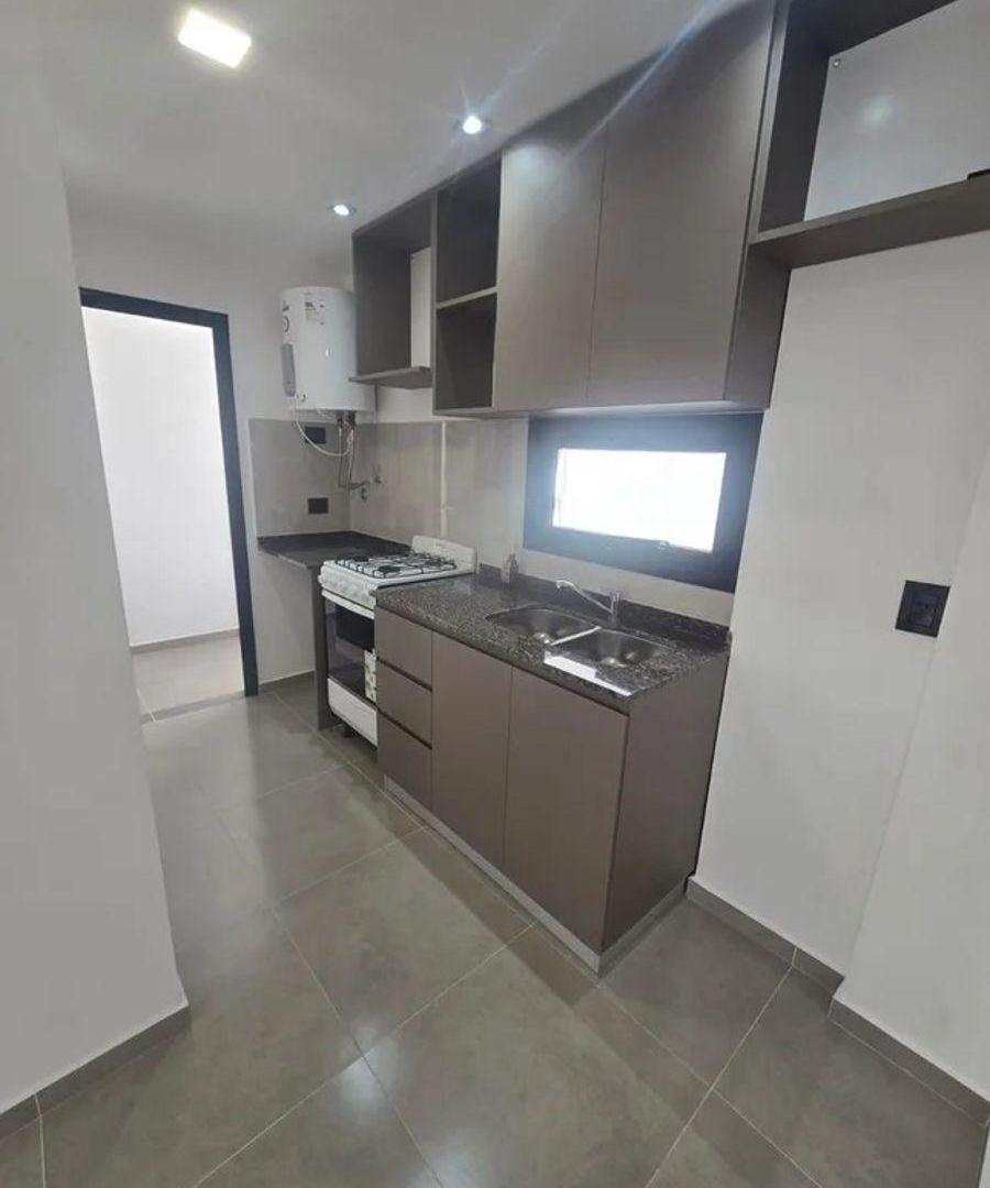 Foto de VENTA DEPTO 1 DORM CON BALCÓN EN B° ALBERDI, imagen 1