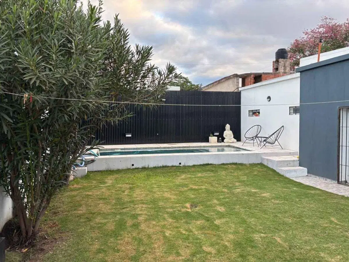 CASA EN VENTA - 2 DORM. CON PILETA Y QUINCHO - TALLERES OESTE 2