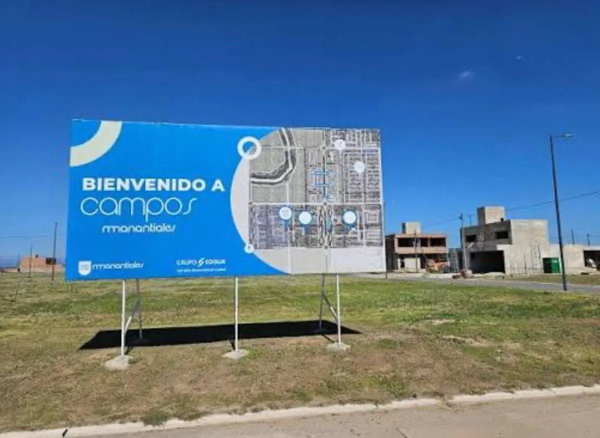 VENTA TERRENO EN CAMPOS DE MANANTIALES 300 MTS 4