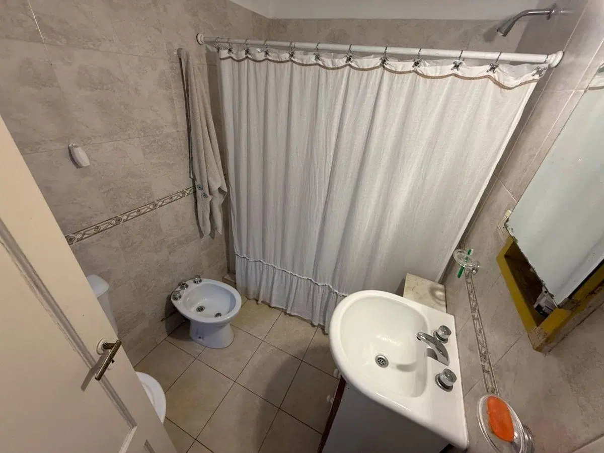 VENTA CASA 3 DORM BARRIO ALBERDI 5