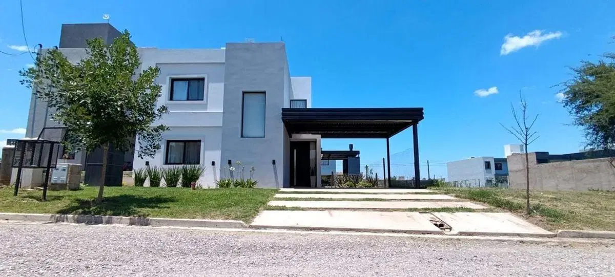 VENTA AMPLIA CASA BARRIO TEJAS IV - CATEGORIA 2