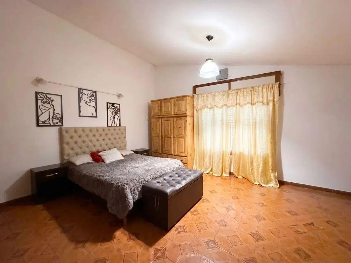 VENTA CASA 4 DORMITORIOS BARRIO SARMIENTO 4