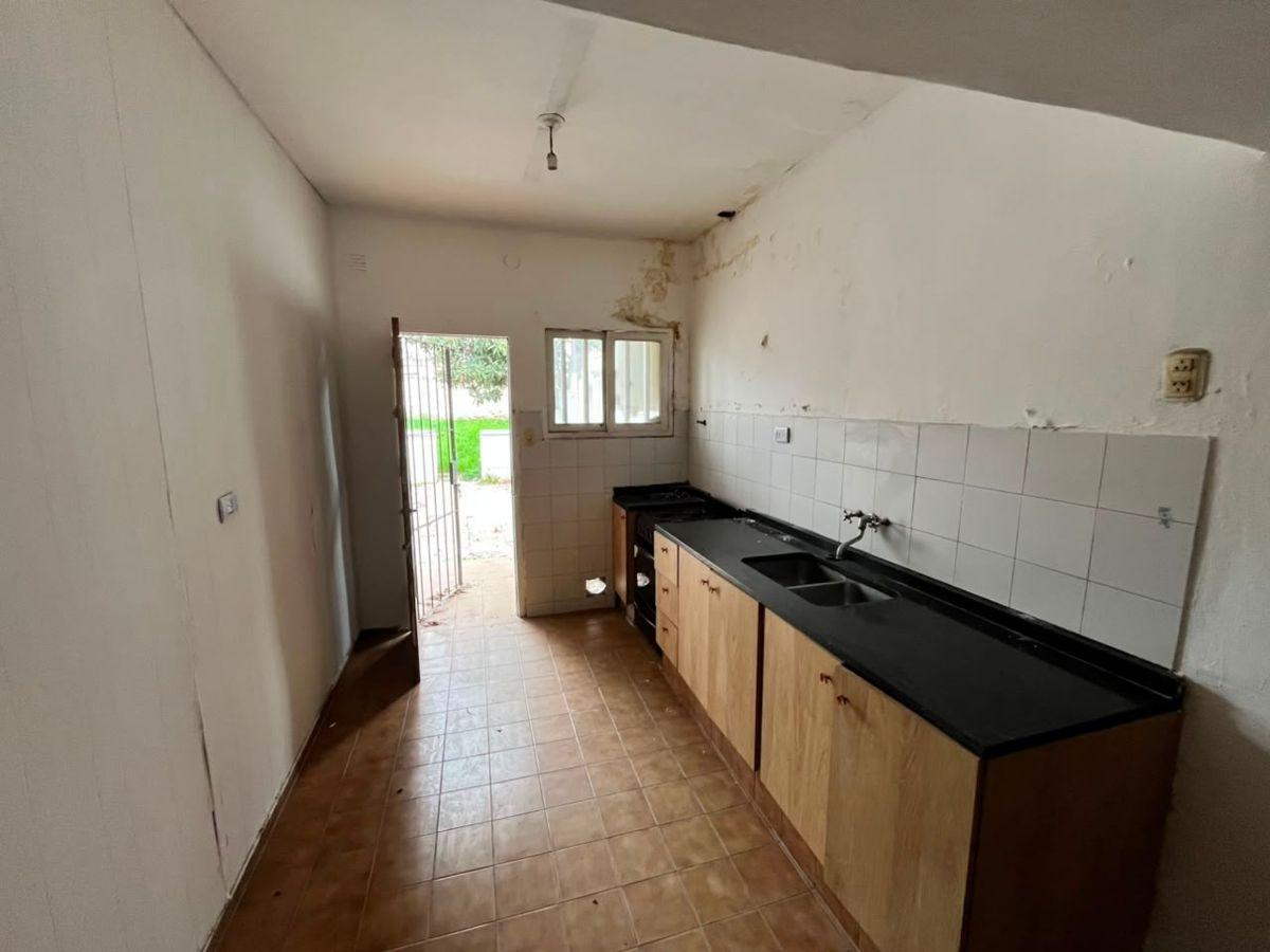 Foto de REMAX VENDE CASA 2 DORM EN BARRIO LAS FLORES, imagen 5