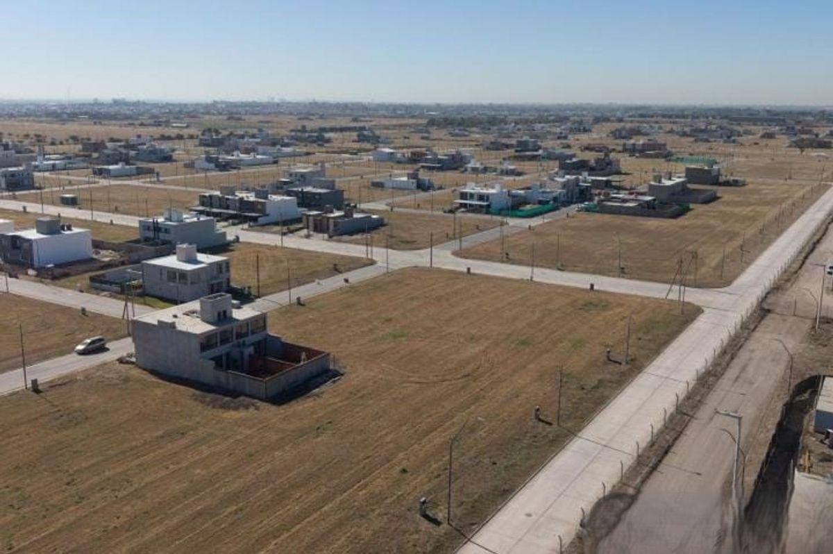 Foto de LOTE DE 348M2 APTO DUPLEX EN CAMPOS DE MANANTIALES, imagen 2