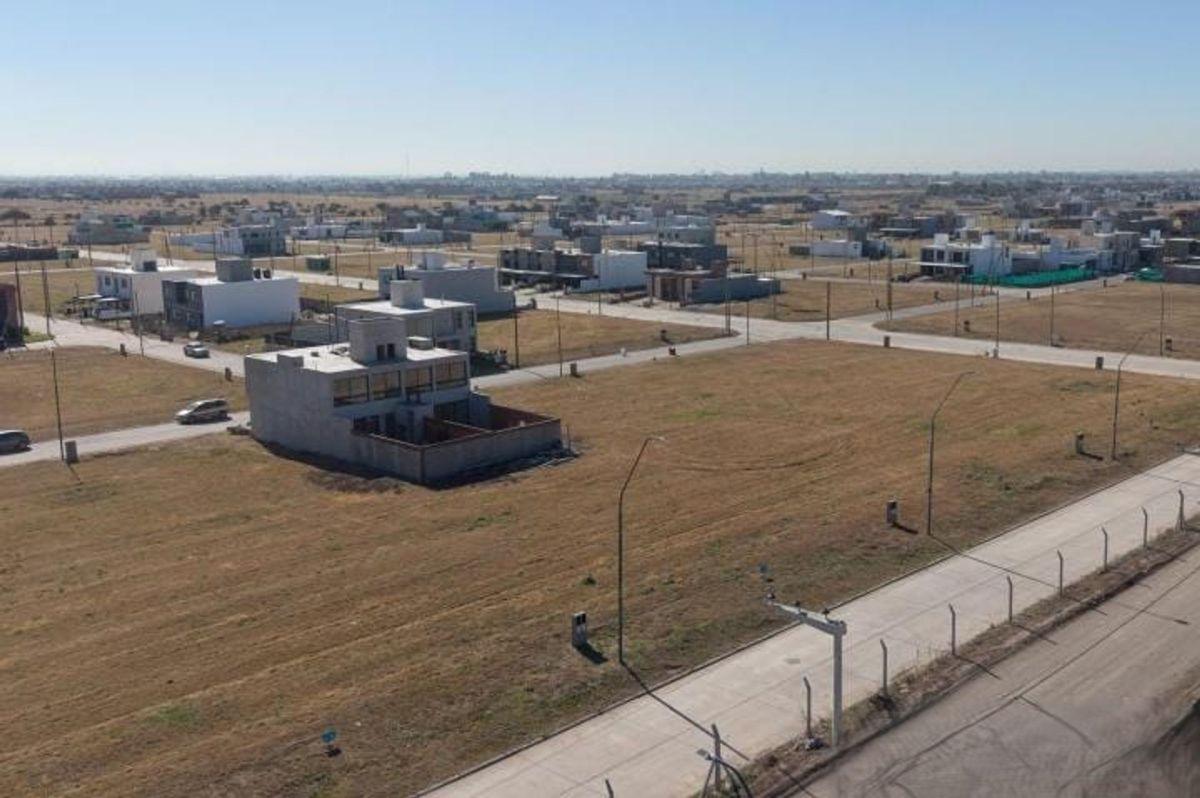Foto de LOTE DE 348M2 APTO DUPLEX EN CAMPOS DE MANANTIALES, imagen 1