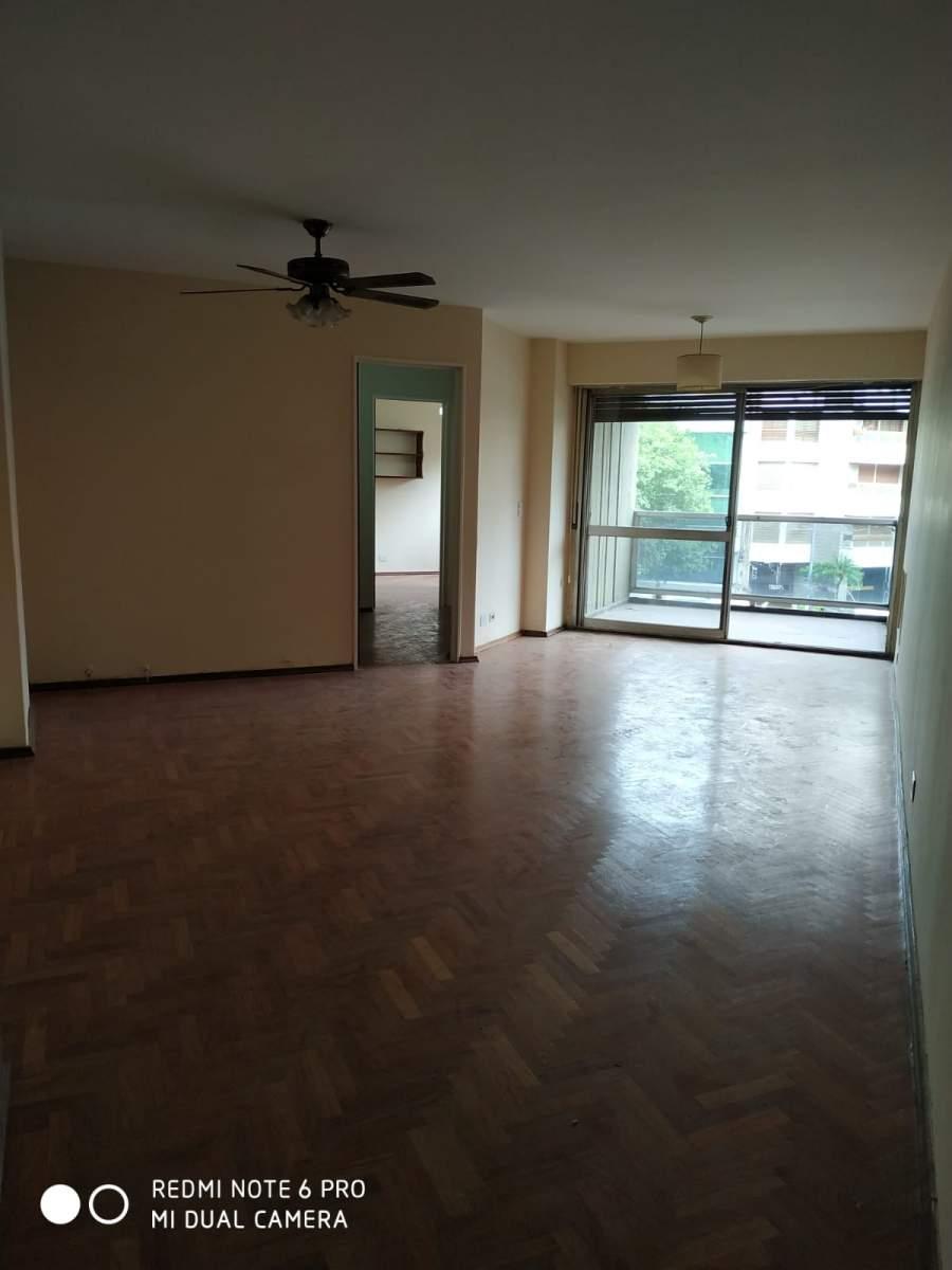 Departamento de Categoria en Av Hipolito Irigoyen con Vista a Plaza España 1