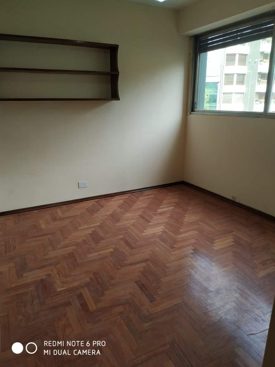 Departamento de Categoria en Av Hipolito Irigoyen con Vista a Plaza España 4