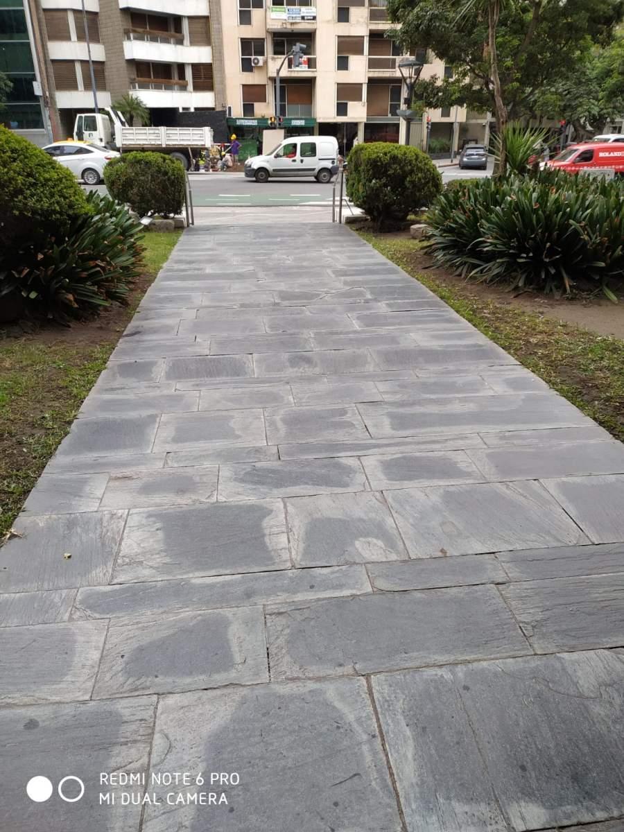 Departamento de Categoria en Av Hipolito Irigoyen con Vista a Plaza España 5